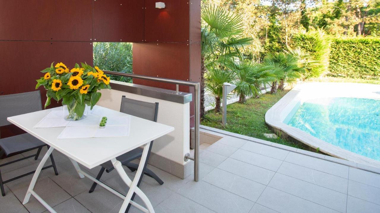 Villa Riva Beachfront Lignano Sabbiadoro Exterior photo