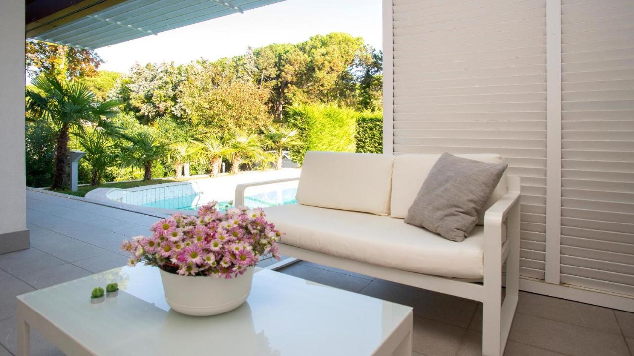 Villa Riva Beachfront Lignano Sabbiadoro Exterior photo
